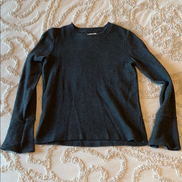 Madewell Tops - EUC Madewell Charcoal Gray Bell Sleeve Shirt